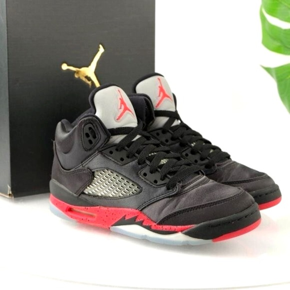 Jordan 5 Retro GS Sneaker Shoe Boys Size 5 Black Satin University Red 440888-006